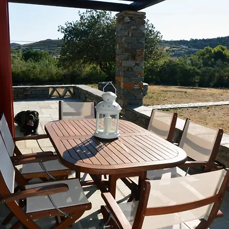 Σπίτι διακοπών The Fiery Red House, Close To The Beach In The Area Of Otzia On The Island Of Kea
